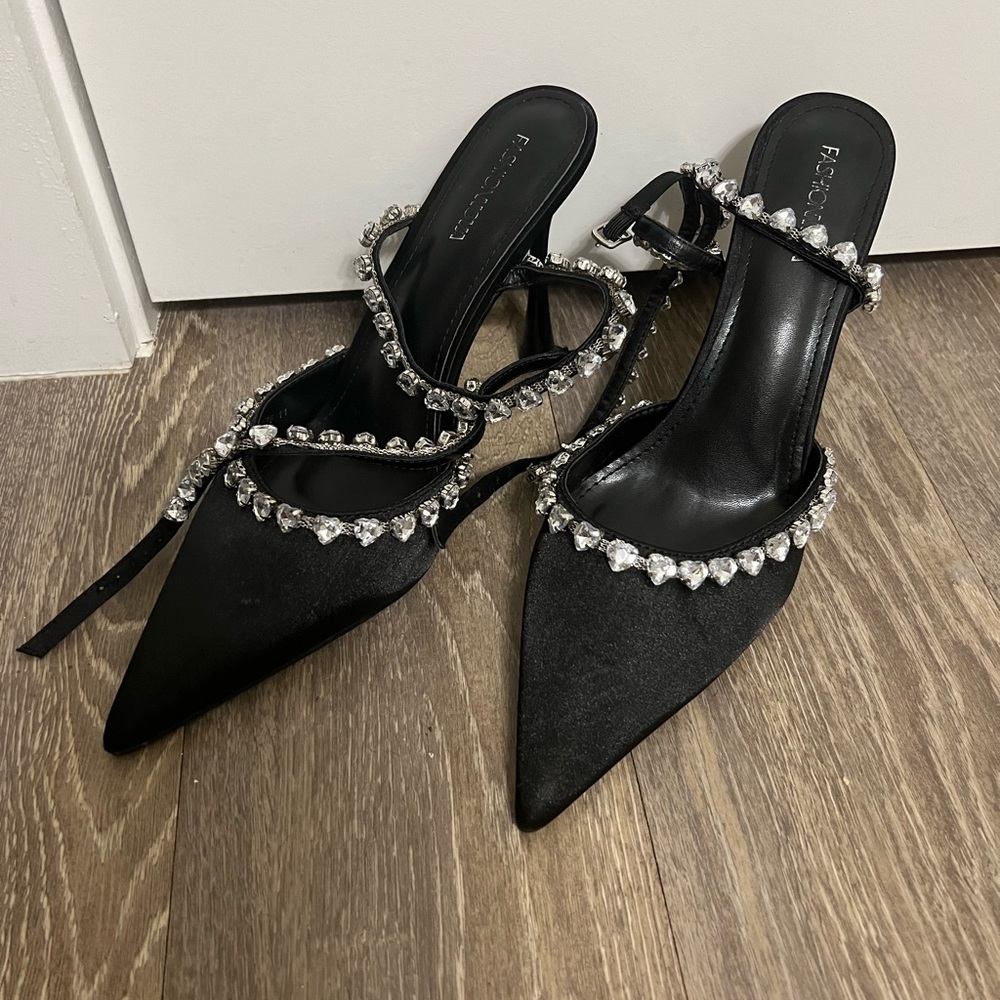 Fashion nova black strap heels